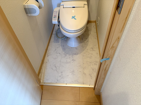 トイレ壁床張替え