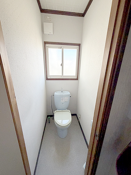 トイレ天井壁床張替え